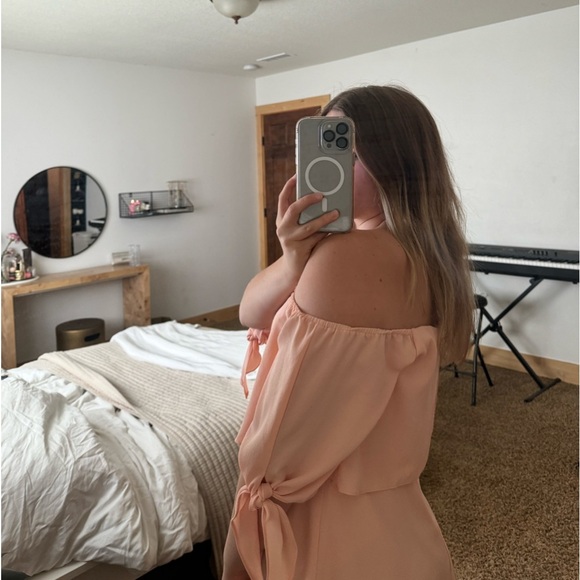 pink off‎ the shoulder dress - Picture 3 of 9